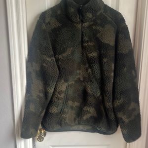 NWOT XL Sherpa camo womens jacket